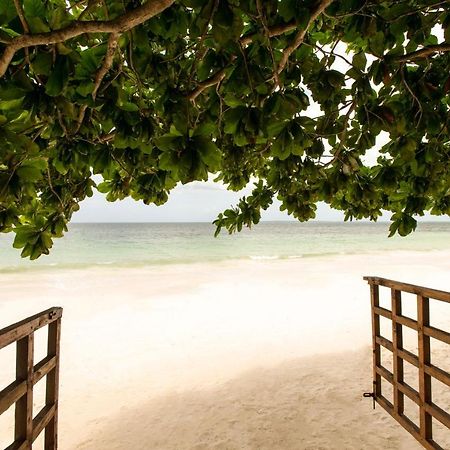 Uroa Beach Lodge Екстер'єр фото