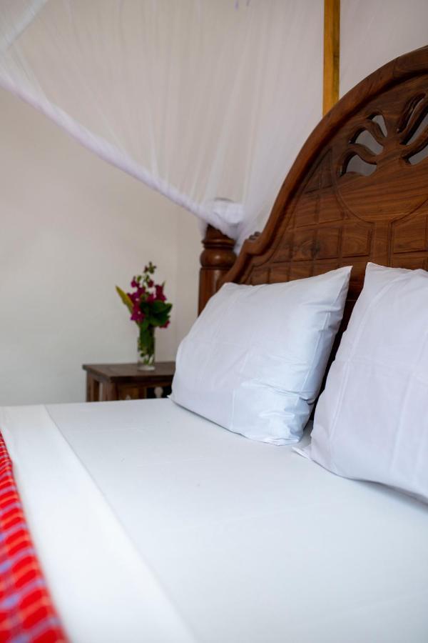 Uroa Beach Lodge Екстер'єр фото